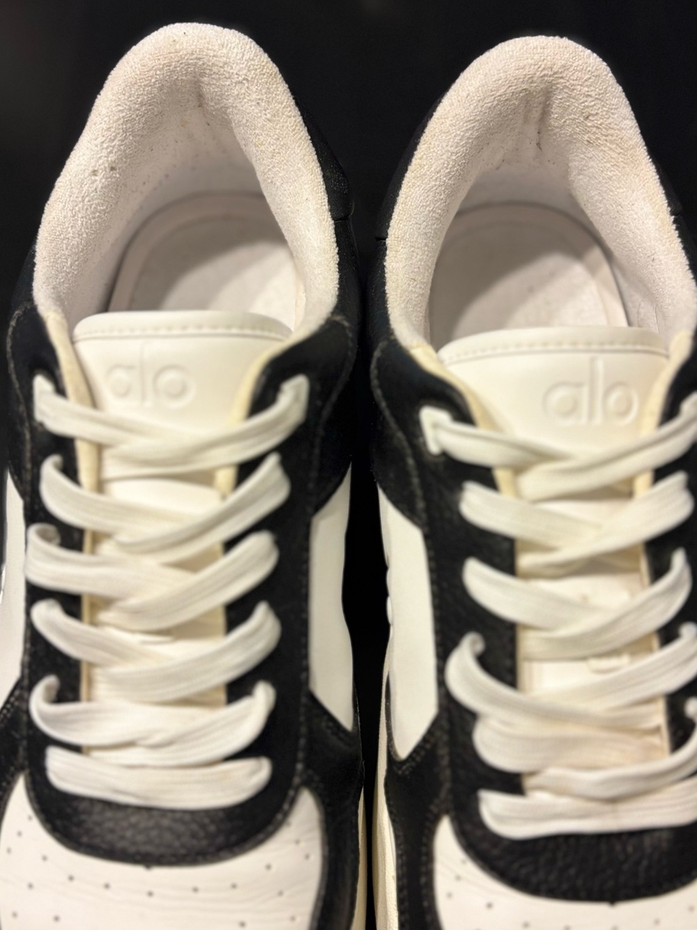 ALO Yoga Recovery Mode Low Top Black White Vegan Leather Sneakers Size 11 - Picture 4 of 8